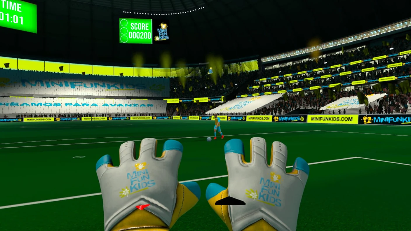 Captura del juego de portero de Minifunkids: vista en primera persona con los guantes en un estadio con la marca Minifunkids en gradas y vallas